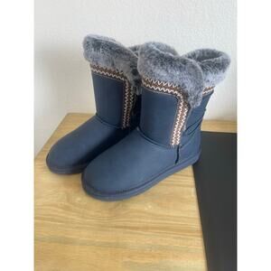 Lamo NWOT Alma Boots Fur Lined Navy Brown Stitching Mid Calf Size 8